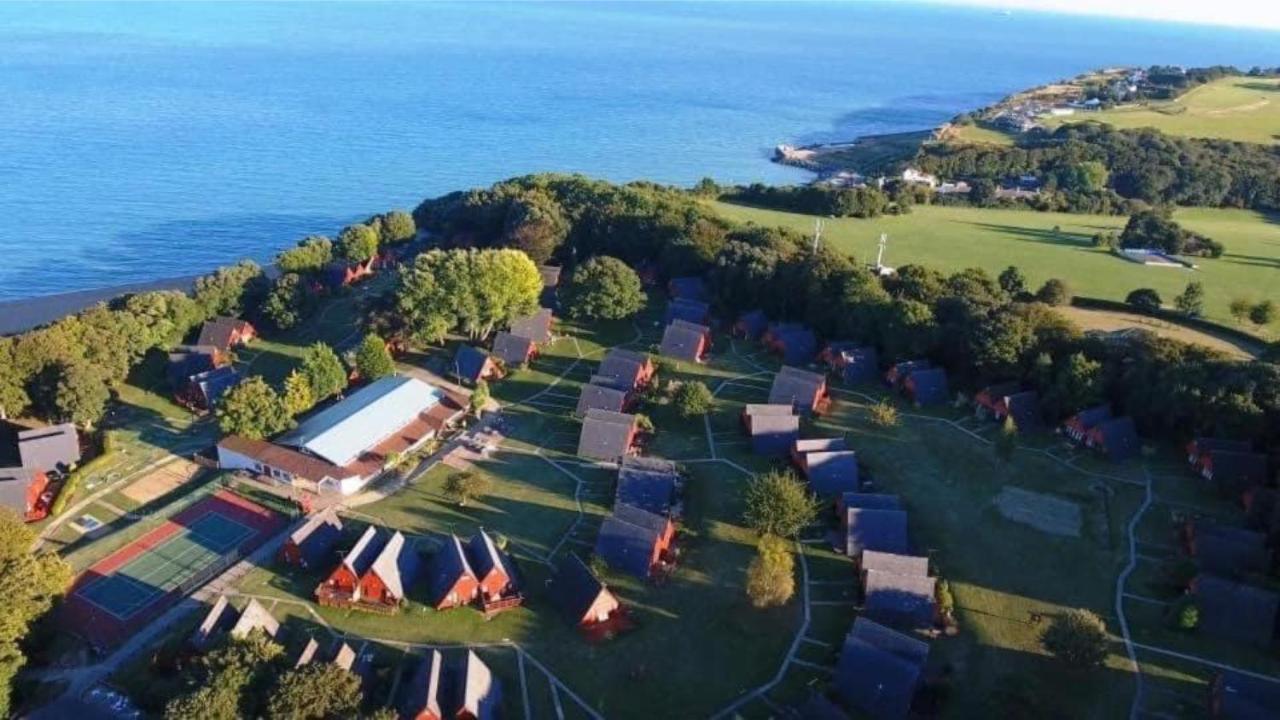 Escape To A Clifftop Chalet With Pool And Tennis Onsite - 1A Kingsdown Holiday Park Exteriör bild