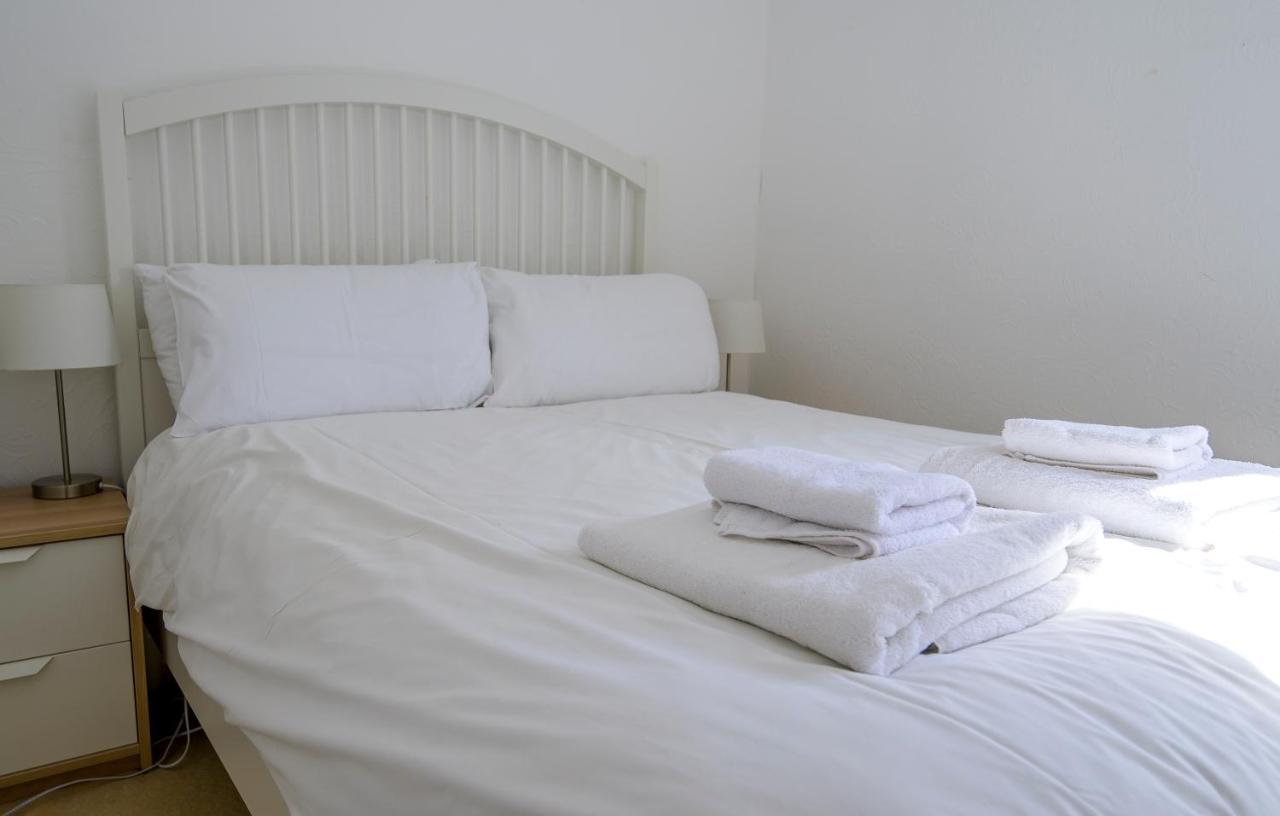 Escape To A Clifftop Chalet With Pool And Tennis Onsite - 1A Kingsdown Holiday Park Exteriör bild