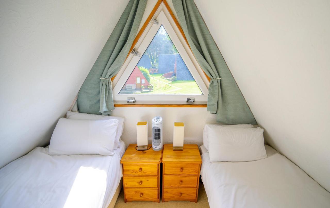 Escape To A Clifftop Chalet With Pool And Tennis Onsite - 1A Kingsdown Holiday Park Exteriör bild