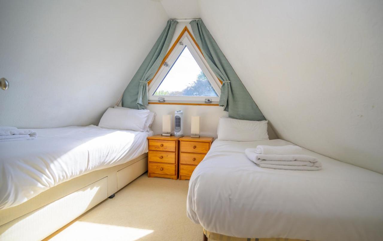 Escape To A Clifftop Chalet With Pool And Tennis Onsite - 1A Kingsdown Holiday Park Exteriör bild