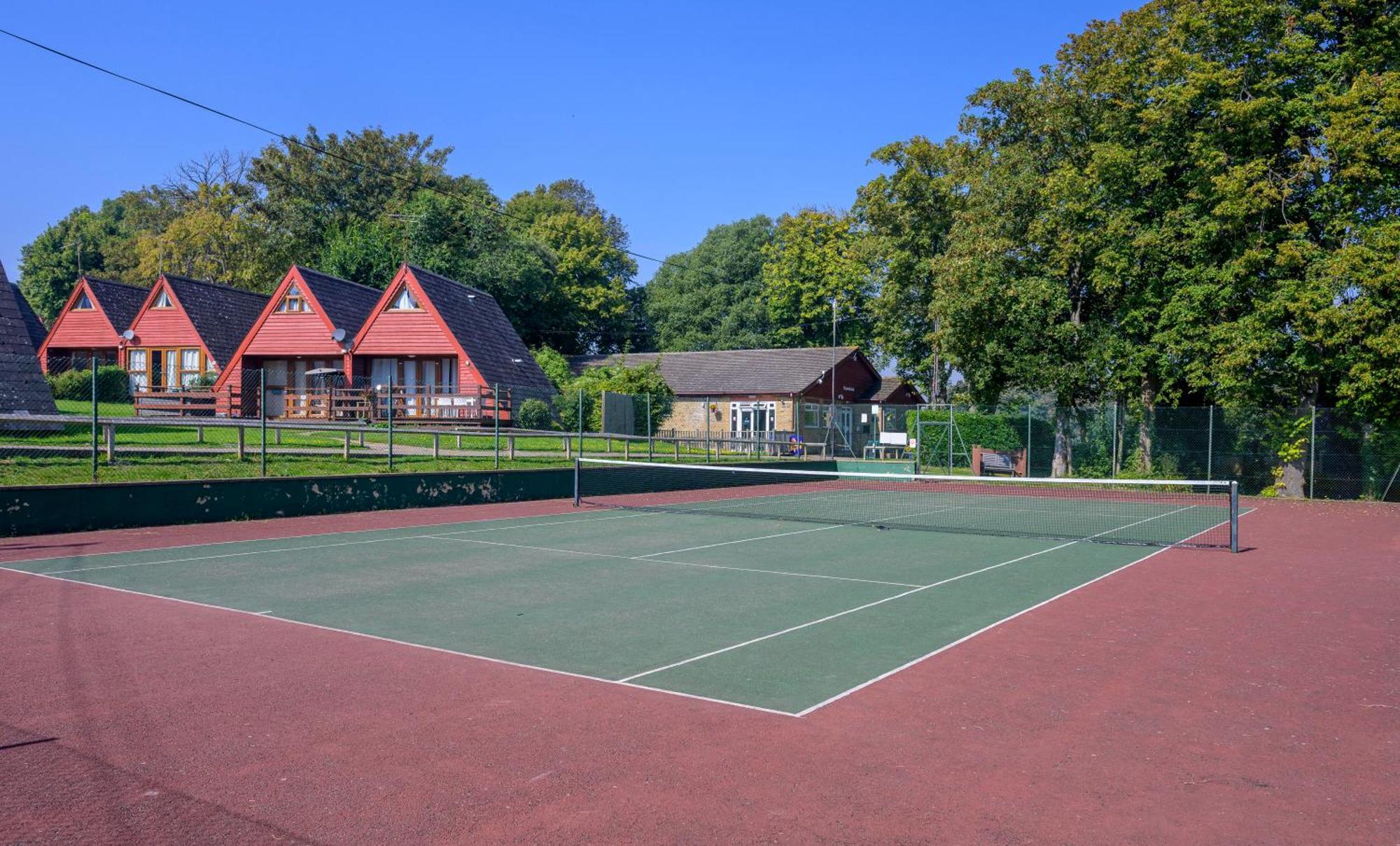 Escape To A Clifftop Chalet With Pool And Tennis Onsite - 1A Kingsdown Holiday Park Exteriör bild