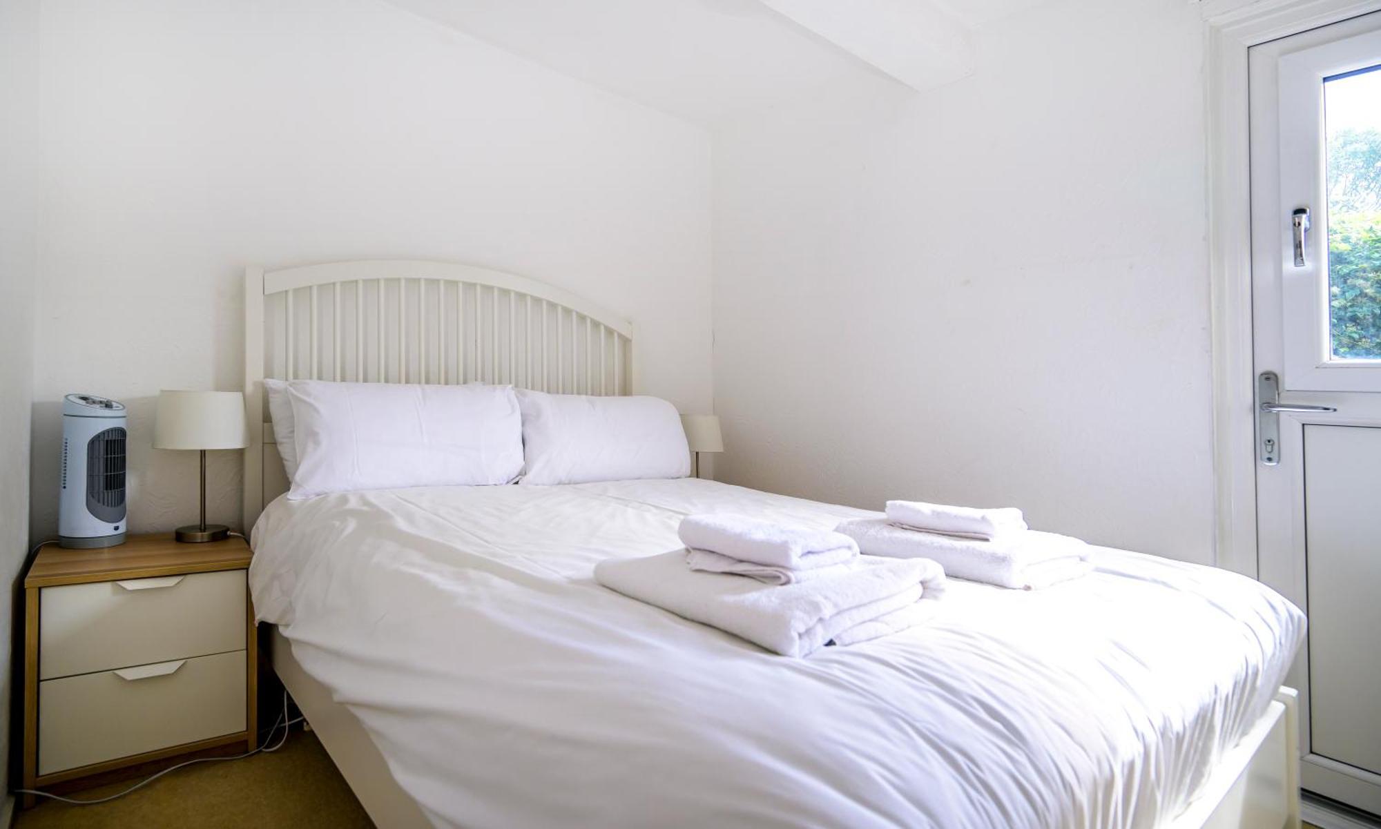 Escape To A Clifftop Chalet With Pool And Tennis Onsite - 1A Kingsdown Holiday Park Exteriör bild