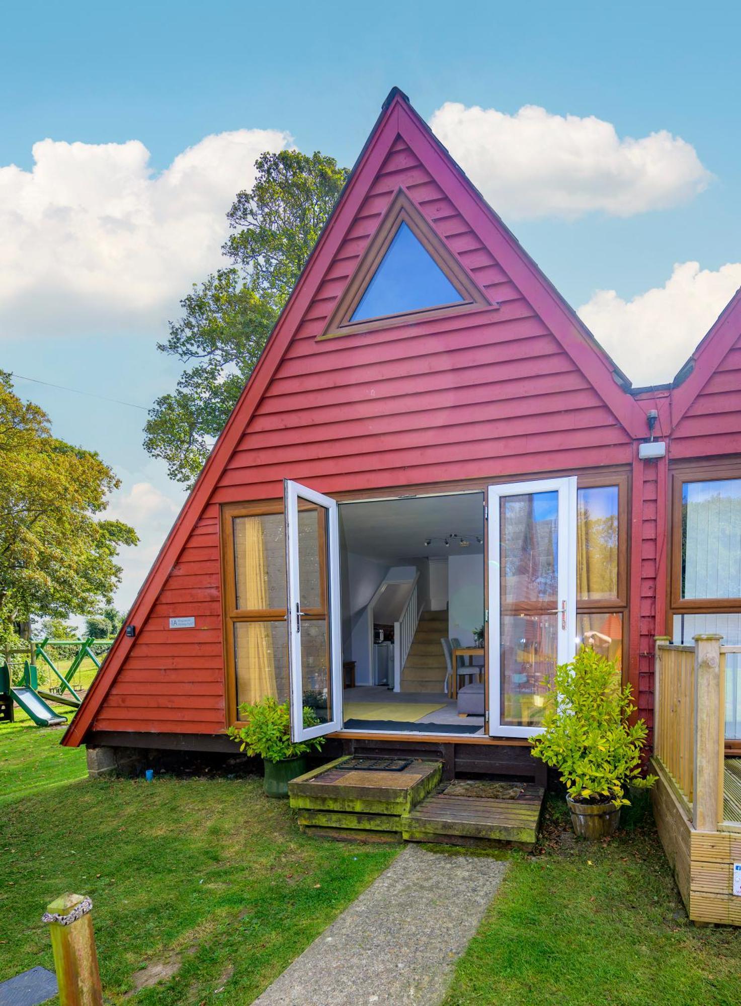 Escape To A Clifftop Chalet With Pool And Tennis Onsite - 1A Kingsdown Holiday Park Exteriör bild